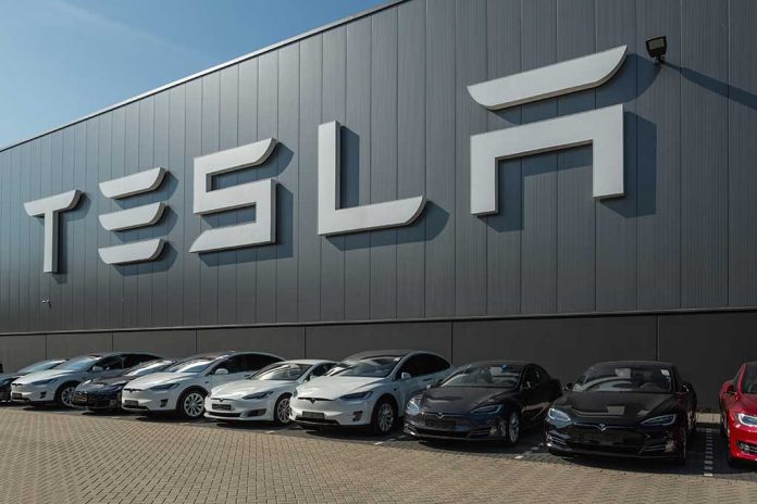489388897 featured image Tesla facility with parked cars in front.