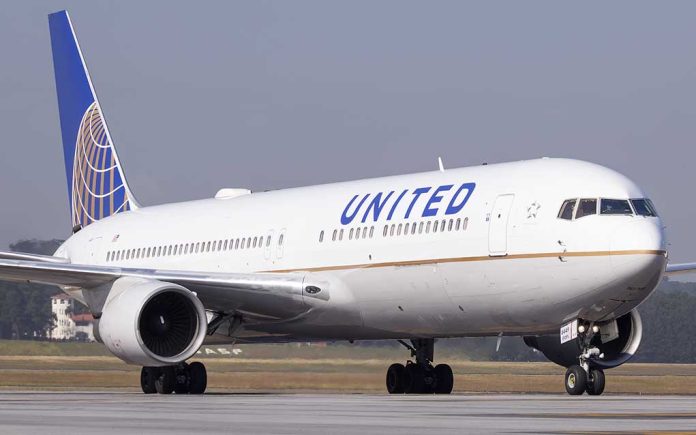 623296490 featured image United Airlines plane on the runway