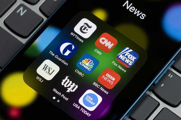 2150790009-1 News app icons on a smartphone screen.